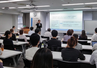写真:産業医によるセミナー