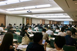 写真:個人投資家説明会の様子